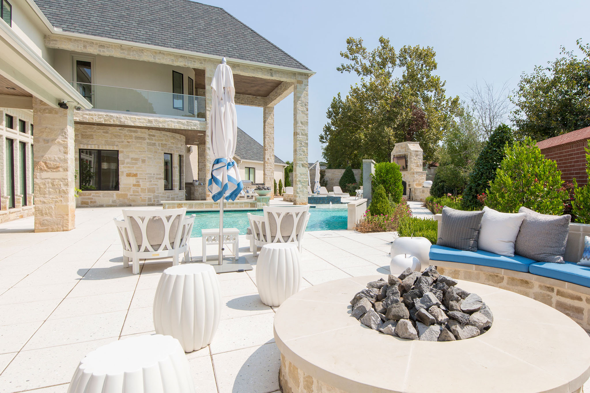 Outdoor Living Space with Audio